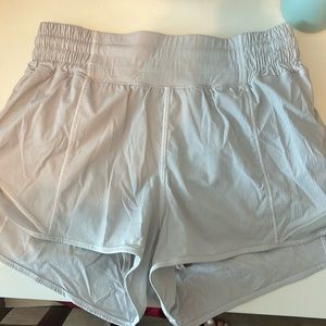 Highrise lululemon white hottie hot size 4, 2.5”